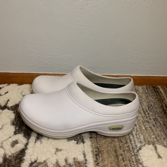 Women’s Slip-Resistant Nurse Clogs - Picture 6 of 9